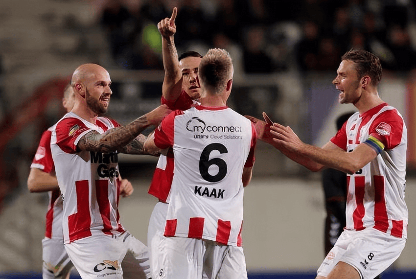 示出极大的 示出极大的